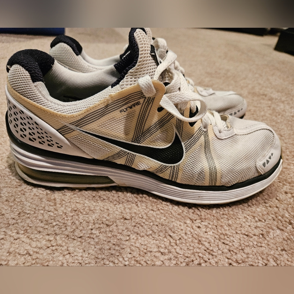 Nike Womens White and Black Running Shoes